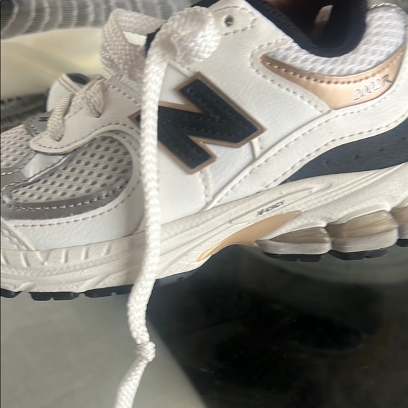 New Balance Kids White and Gray Sneakers size 12 - Picture 7 of 7